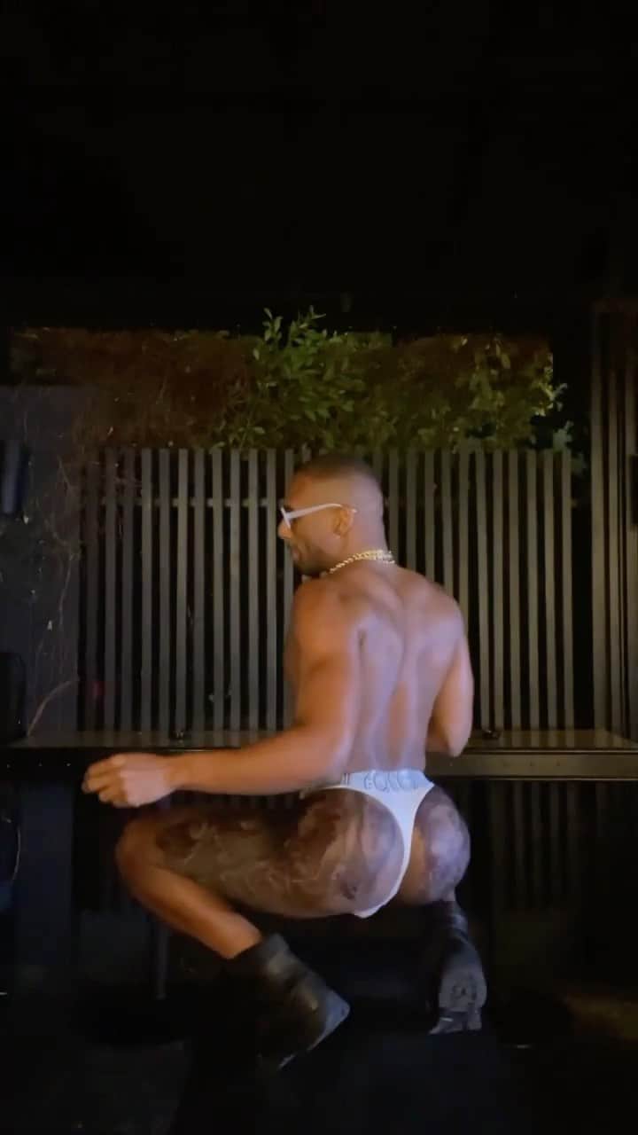 アンバー・ローズのインスタグラム：「Uhhhaaaa Zaddyyyyaaaa @tokesbadd 💦🌈💦 #gyho link in bio」