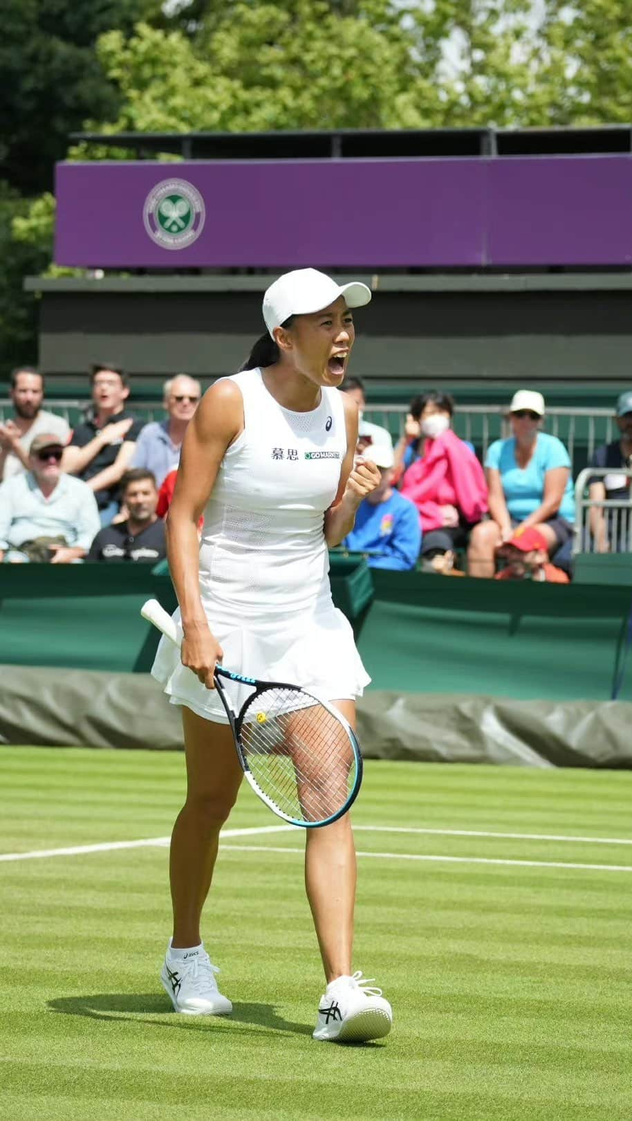 ジャン・シューアイのインスタグラム：「Round 2 👊#wimbledon @wimbledon @gomarkets」