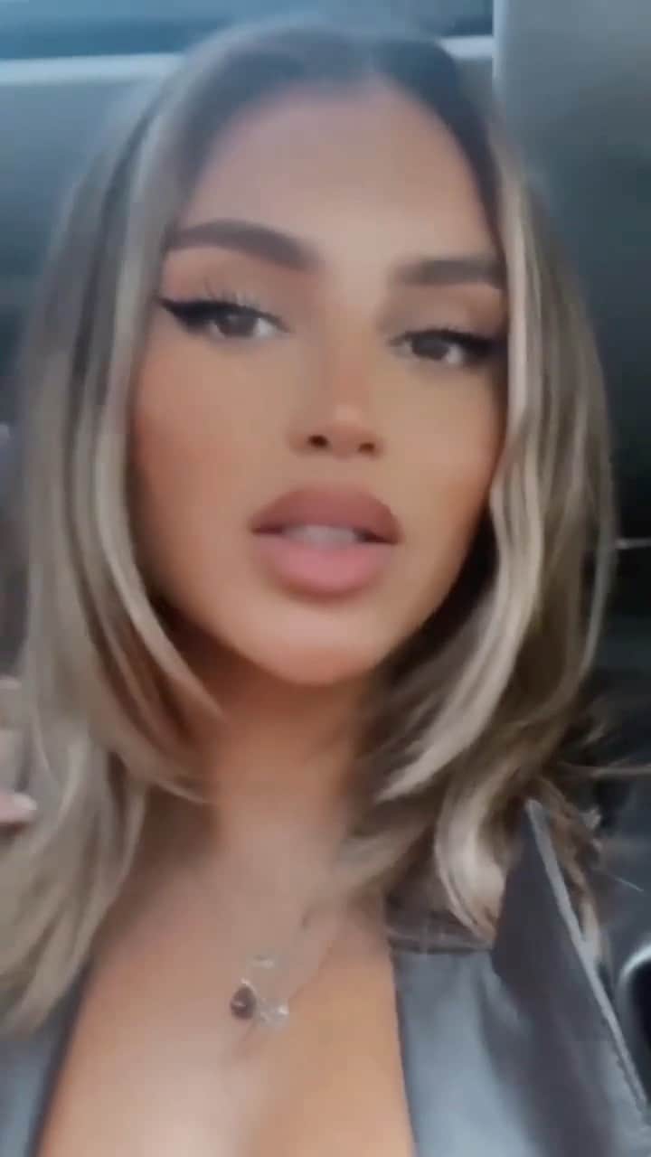 Val Mercadoのインスタグラム：「Im in my VILLIAN ERA 🚀✨👑👸🏼🗽」