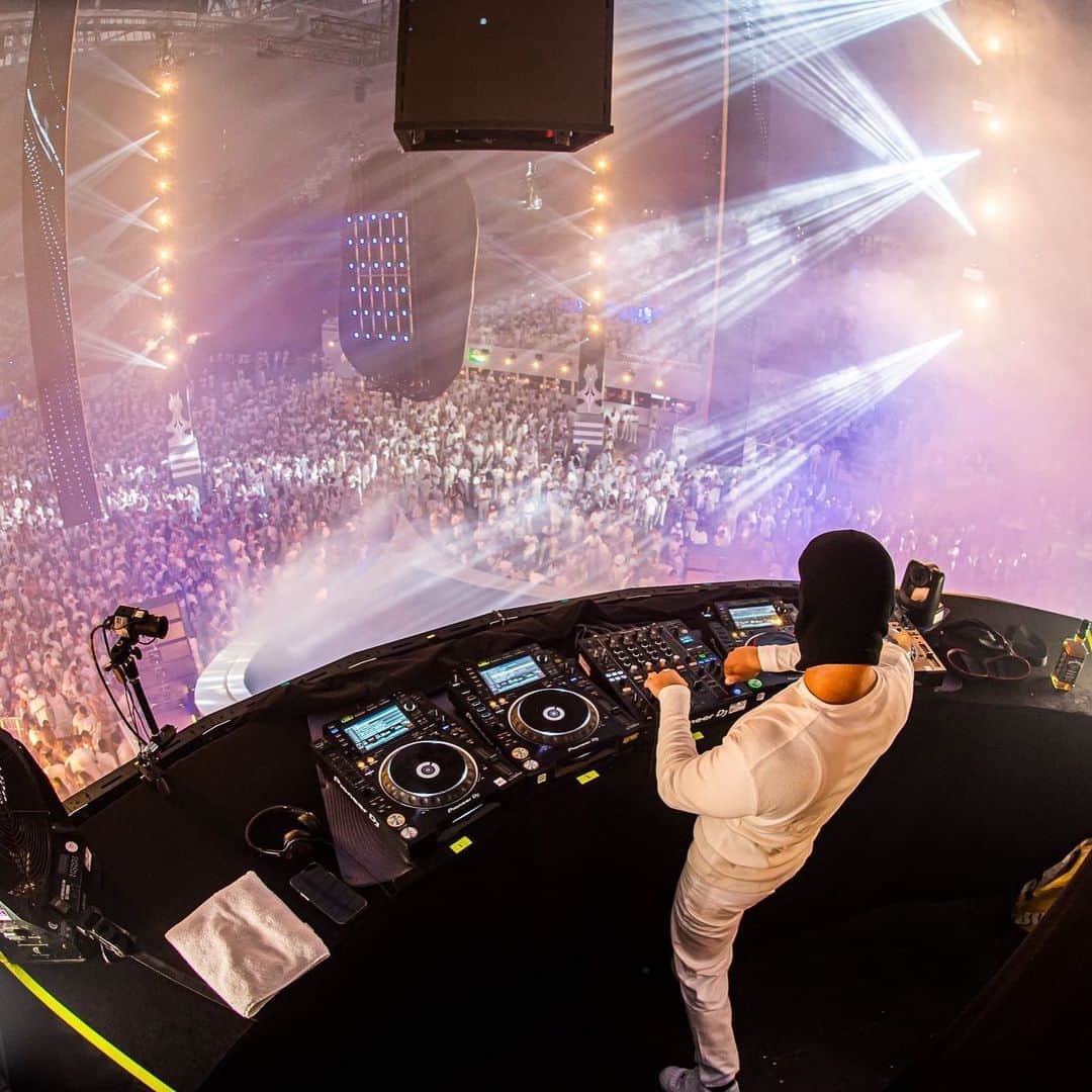 Sensationのインスタグラム：「🤍 Malaa was the last DJ on set during Sensation. But the crowd was going wild as the night pushes on. 🔥  What was your favorite moment?  #sensation2022 #YESTOALL」