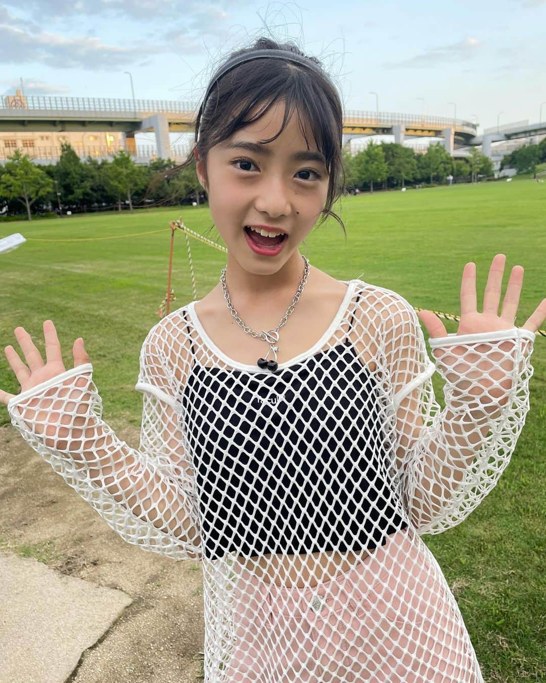 豊川亜咲さんのインスタグラム写真 - (豊川亜咲Instagram)「🍀🍒🛼 . 昨日の続き⏩ お散歩しながら🐶🐾 ひさびさペニー乗ったよ🛹💕 色褪せたペニーは小学1年生の時に買ってもらったやつ🧡  #スケボー #スケートボード #ペニー」7月14日 17時16分 - a_chan_1o3o