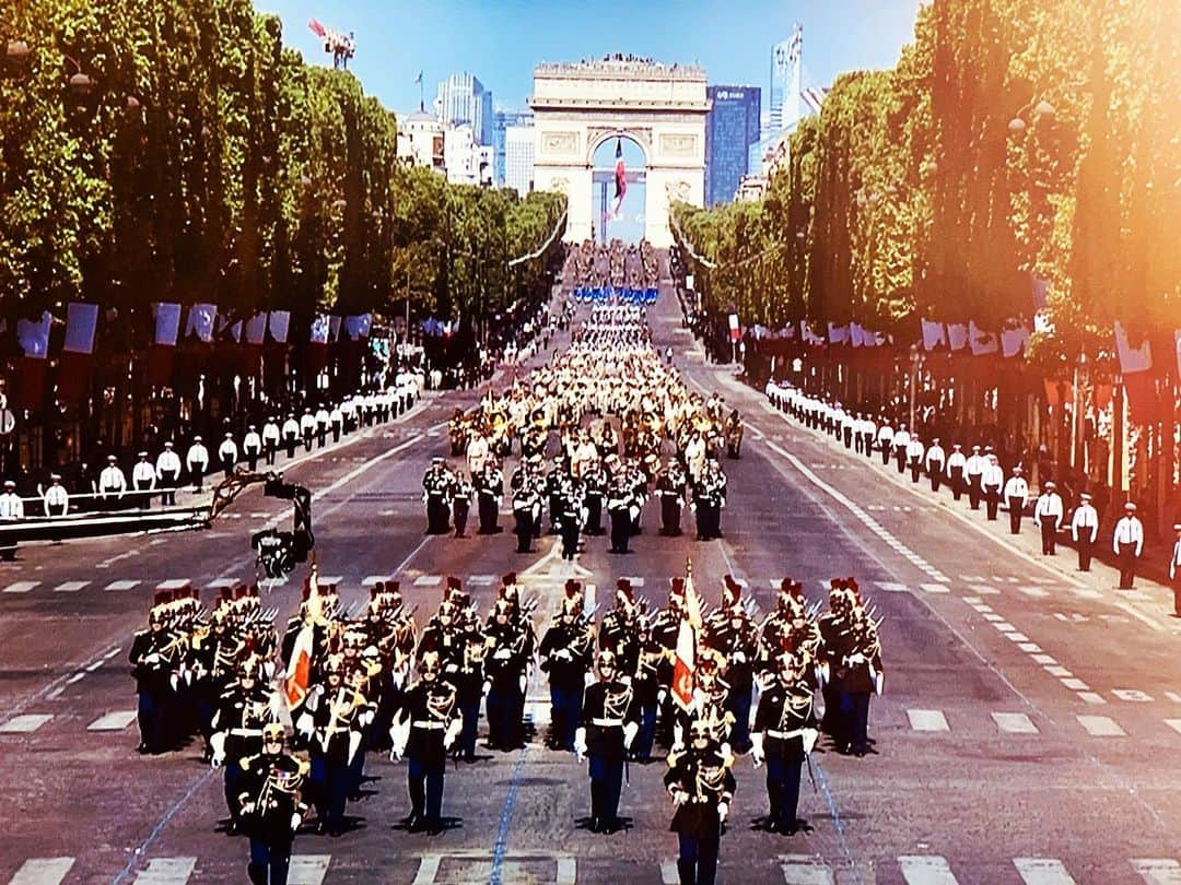 ニコラ・サルコジのインスタグラム：「Bon 14 juillet à toutes et tous ! Hommage soit rendu à nos troupes qui font la fierté de notre pays. Pensées à nos soldats morts pour la France et à leurs proches.」