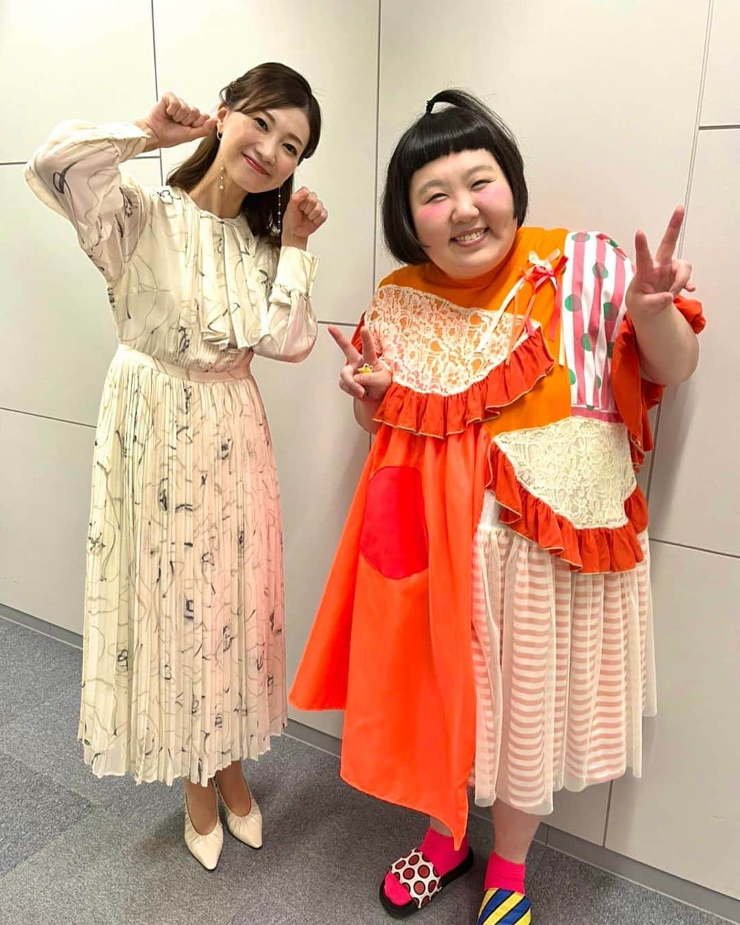 酒井藍のインスタグラム：「. 元宝塚歌劇団星組トップ娘役の、夢咲ねねさん❣️  とっても優しくて可愛くて素敵な方でしたー😆✨  写真見て‼︎‼︎‼︎‼︎ 顔の大きさの違い見て‼︎‼︎‼︎‼︎ 嘘みたいでしょ‼︎‼︎‼︎‼︎ トリックアートみたいでしょ🤣  東京ラブストーリーの舞台観に行きますー💕  #夢咲ねね さん #美しい✨」