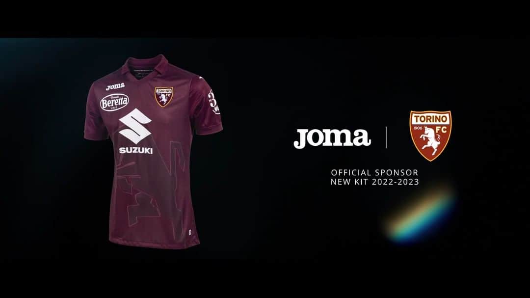 トリノFCのインスタグラム：「Identità, tradizione e tutte le tecnologie @jomasportitalia 🐂  Ecco la nostra maglia HOME 2022/23 😍👕🌍 100% granata 100% poliestere riciclato 100% tecnologia e innovazione 100% Toro!🐂  #SFT | #JomaTeam」