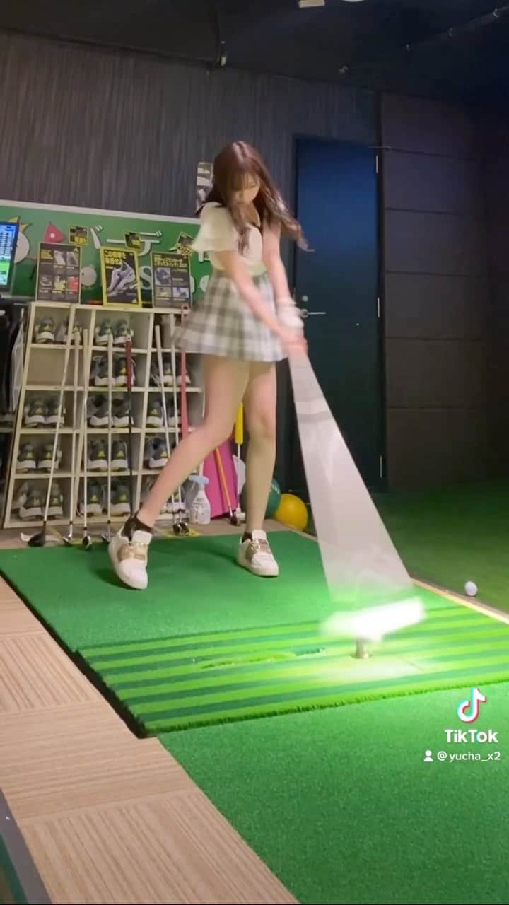 のインスタグラム：「ゴルフ行くと必ずアザ増えるんだけど  安全なスポーツちゃうのか？   コロナ禍前からゴルフ行けてないな〜  #ゴルフ男子 #ゴルフ女子 #ゴルフ初心者 #インスタゴルフ部 #ゴルフ好き  #いいね返し #筋トレ女子 #ゴルフ動画  #フォロワー募集中 #ゴルフ #コメント大歓迎 #フォロー #follow #picoftheday #instagood #golfgirl #instagolf #f4f #golf  #tflers #sports #tagforlikes #골프 #高尔夫 #高尔夫球 #좋아요 #좋아요반사」
