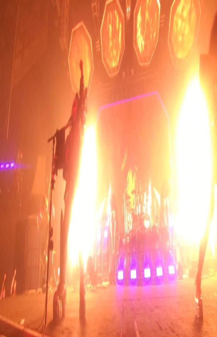 KISSのインスタグラム：「#PRAGUE!You were AMAZING last night! Thank You! #EndOfTheRoadTour #CzechRepublic」