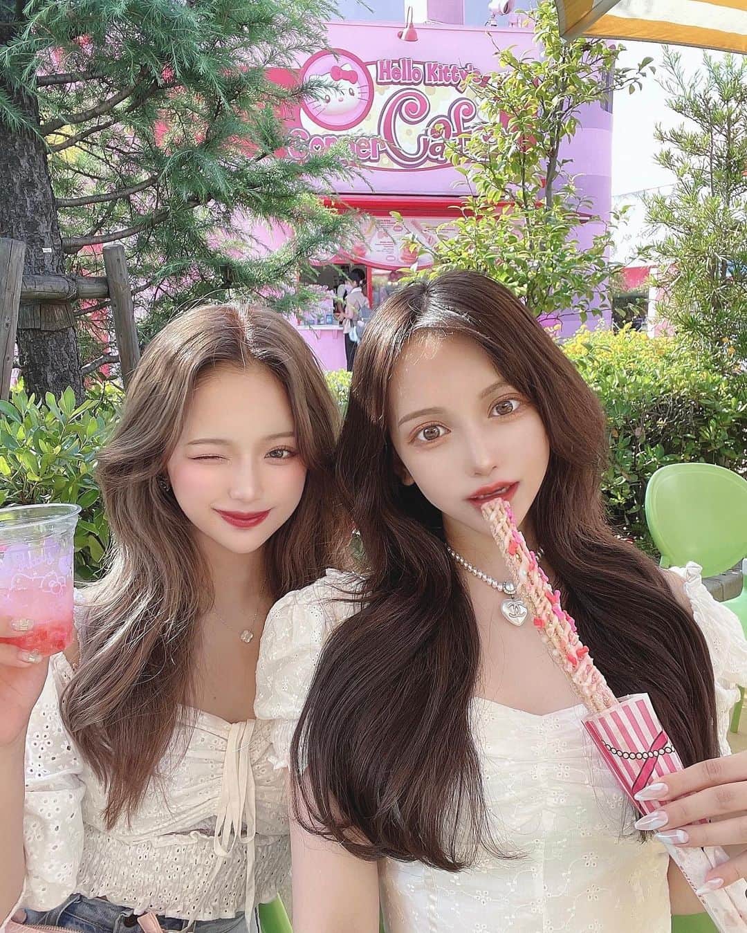 _lulushuのインスタグラム：「universal studio japan🎪❤︎🍿 念願のスーパー・ニンテンドー・ワールドすごすぎて感動したㅠㅠ  Klookだとお得なｷｬﾝﾍﾟｰﾝやってるみたいなので🫶🏻 ෆ2000円相当の大阪楽遊パスが付いてくる ෆチケット引換不要でスマホをかざして入れるから時短になる！！  乗り物4つくらい乗れたしチュロスも食べれてしあわせだった~🥁マリオカート通って１位目指したい」