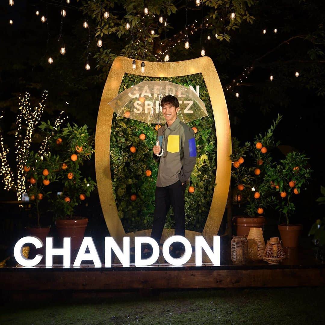 吉村真晴のインスタグラム：「CHANDON SECRET GARDEN MIDPARK LOUNGE オープニングイベントに招待して頂きました😊 7月15日から8月28日まで期間限定でオープンしていますので、是非行ってみてください😇  #シャンドンガーデンスプリッツ #シャンドン #ChandonGardenSpritz #ChandonSecretGarden」