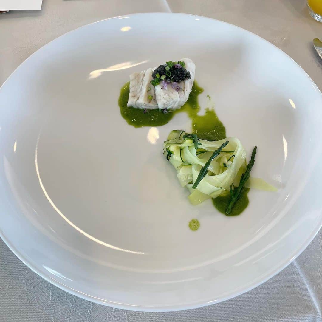 杉浦みずきのインスタグラム：「. 🍽🤍👰💍」