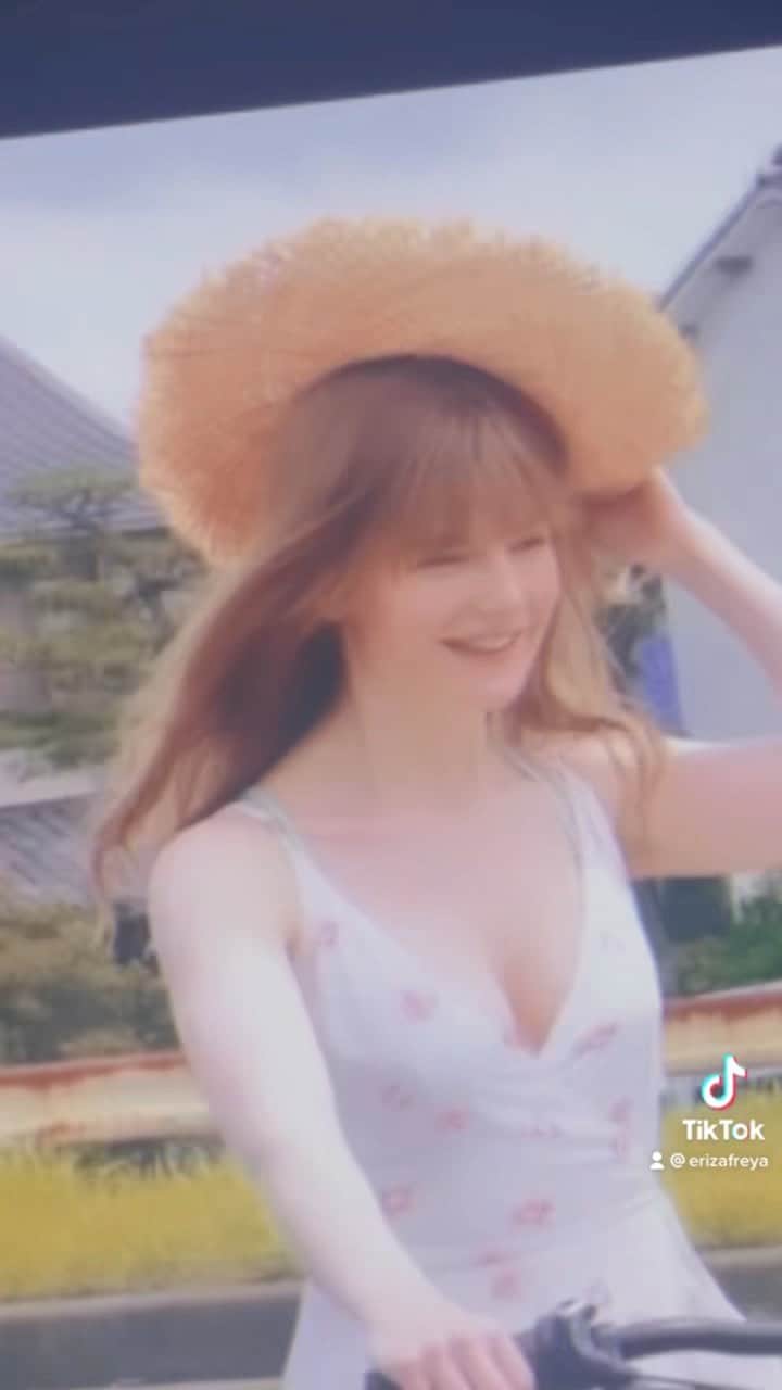 Ella Freyaのインスタグラム：「Shooting for my new photobook !!! 新しい写真集を撮影します！！　詳細については、しばらくお待ちください🥹❤️」