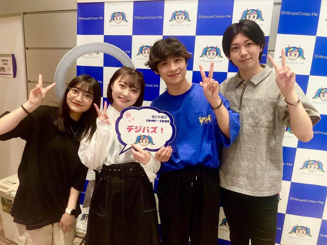 安藤祐輝のインスタグラム：「初ラジオでした😆🫶 緊張したけど、楽しかった😁 沢山きてくれてありがとう🥹 そして聴いてくれてありがとう😆 何かみんながいるとホッとします。 #デジバズ #安藤祐輝 #ラジオ」