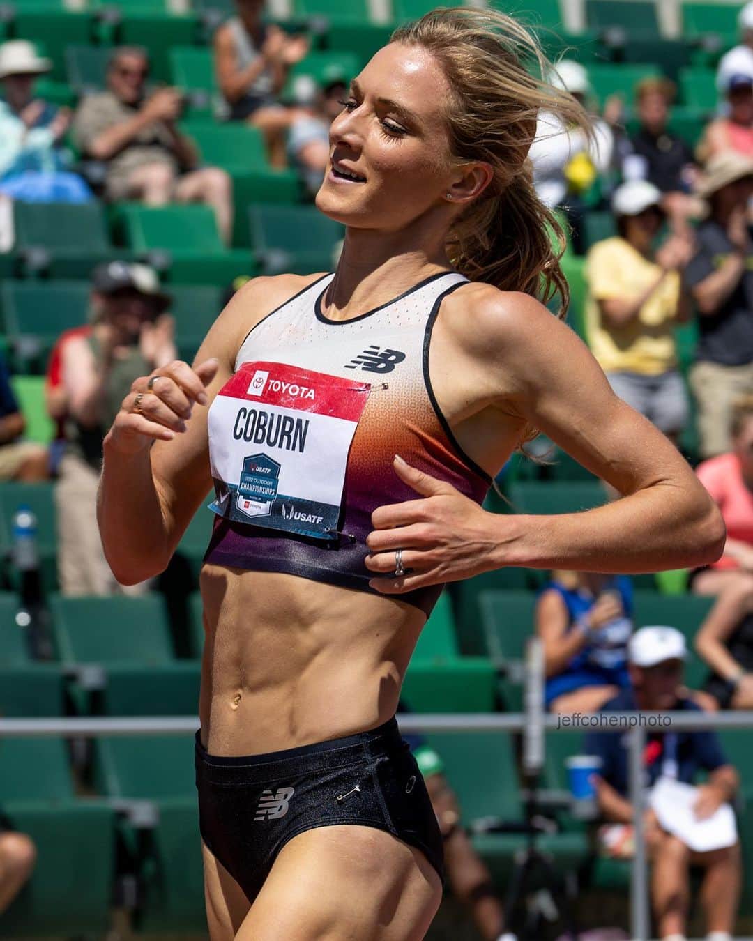 エマ・コバーンのインスタグラム：「All smiles leading into the World Championships 🇺🇸 the steeple prelim is on Saturday at 10:35am PT, available to watch on Peacock. (pics from @jeffcohenphoto)  #teamusa #worldchampionships #teamnb  @worldathletics @usatf @teamusa @newbalance」