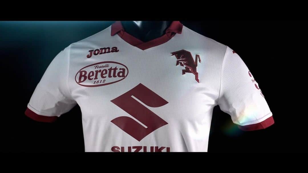 トリノFCのインスタグラム：「Verso nuove sfide, senza mai dimenticare chi siamo🎯  Ecco la nostra maglia AWAY 2022/23, omaggio alla tradizione, con uno sguardo rivolto al futuro del pianeta 🐂   #SFT | #JomaTeam」
