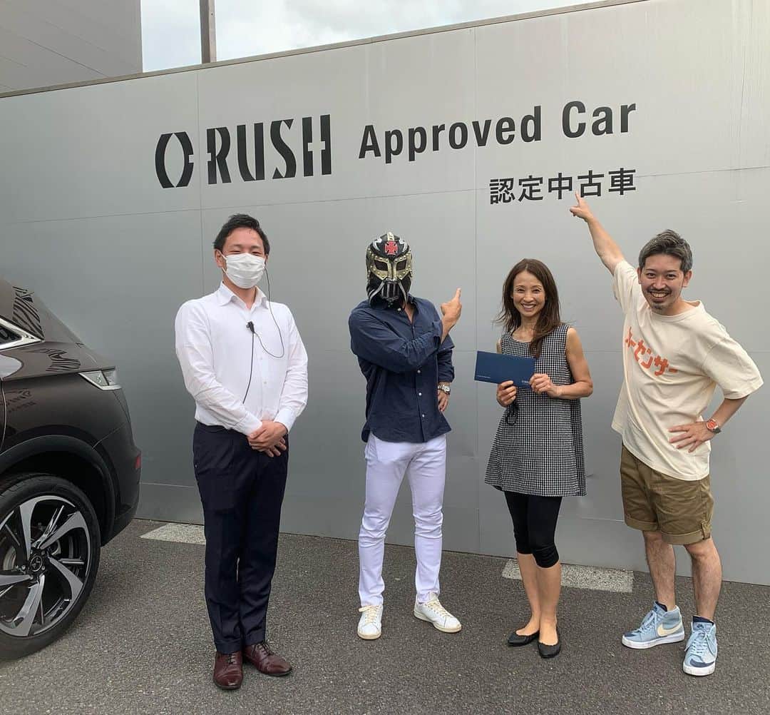 のインスタグラム：「マイカー選びに迷ったら 車好きな方に相談するのがいちばん☝🏻  こんなに心強いおふたりについて来て頂いて 初めての中古車店巡り〜✨  女性には特にハードルが高い(と思い込んでた) 中古車選びですが  とっても物腰の柔らかい @orushinternational 南崎さんに店内いろいろご案内していただき 気がついたら2時間くらい過ぎてました！  中古車店は あたりまえですが 一度に色々な車種を見ることができて とっても楽しかったです😊  @ferdinandyamaguchi  フェルさん、編集長 有難うございました✨  #tokyolifestyle #usedcars #carlife  #カーセンサー #時事放談」