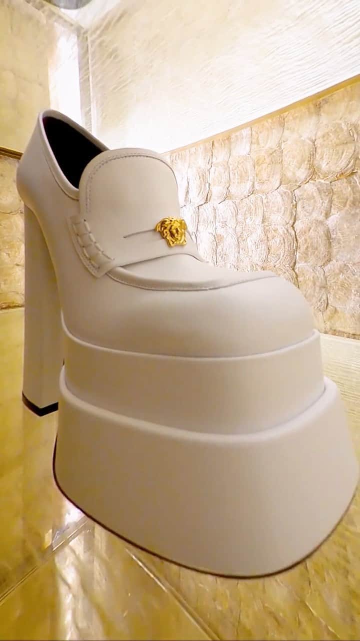 Harrodsのインスタグラム：「Larger-than-life accessories are so very #Versace. Find them in Shoe Heaven on the Fifth Floor, at harrods.com and through our Personal Shopping service.  #Harrods #HarrodsFashion」