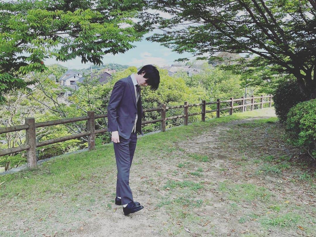 高山綾平さんのインスタグラム写真 - (高山綾平Instagram)「みなさまお元気ですか、生きてます。  #スーツ #スーツ男子 #suit」6月30日 16時39分 - ryohei__t