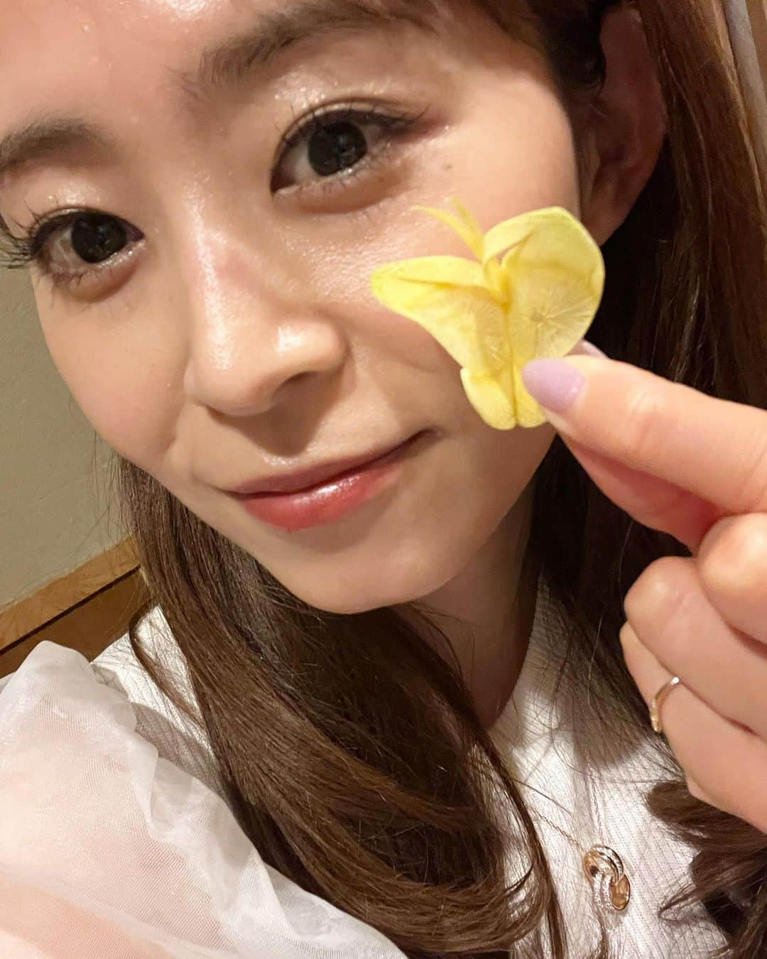 大家彩香さんのインスタグラム写真 - (大家彩香Instagram)「お造りのにんじんが 蝶々になっていて 思わず写真を撮ってしまいましたー😋💕  職人さんのお心遣いですよね❤️ 　 #札幌テレビ#大家彩香#stv #お造り#蝶々#粋な計らい#にんじん#インスタ映え#可愛い#どさんこワイド朝#女子アナ#お寿司屋さん」6月30日 8時04分 - ayaka_oie_official