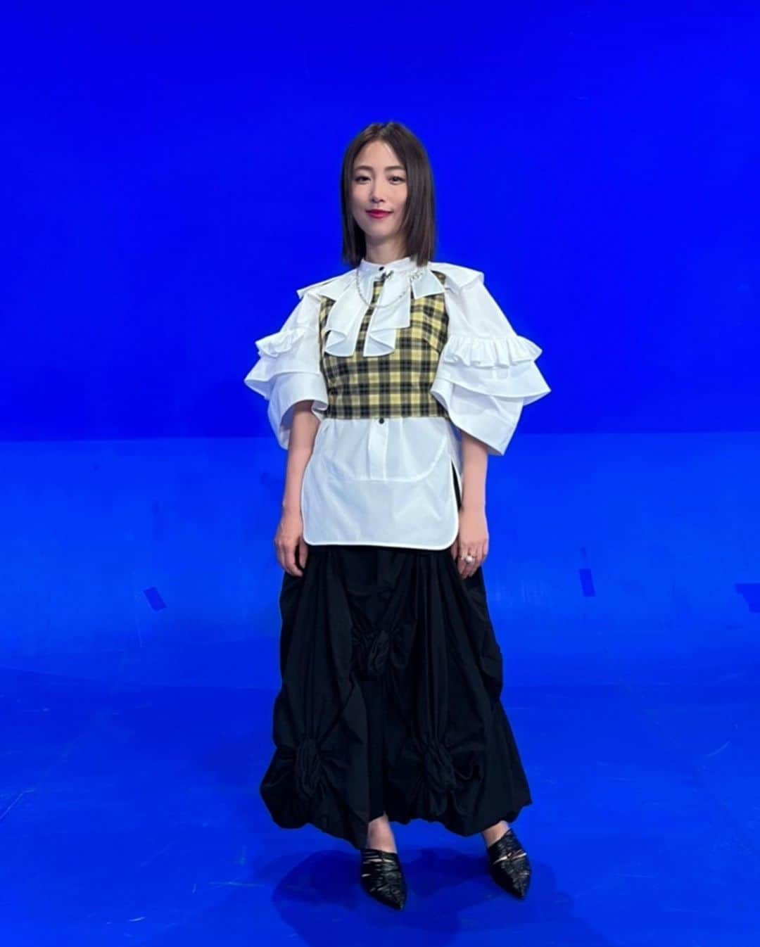 MEGUMIのインスタグラム：「最近はこんな格好でお送りしておりました✨🌹 Recent Outfit」
