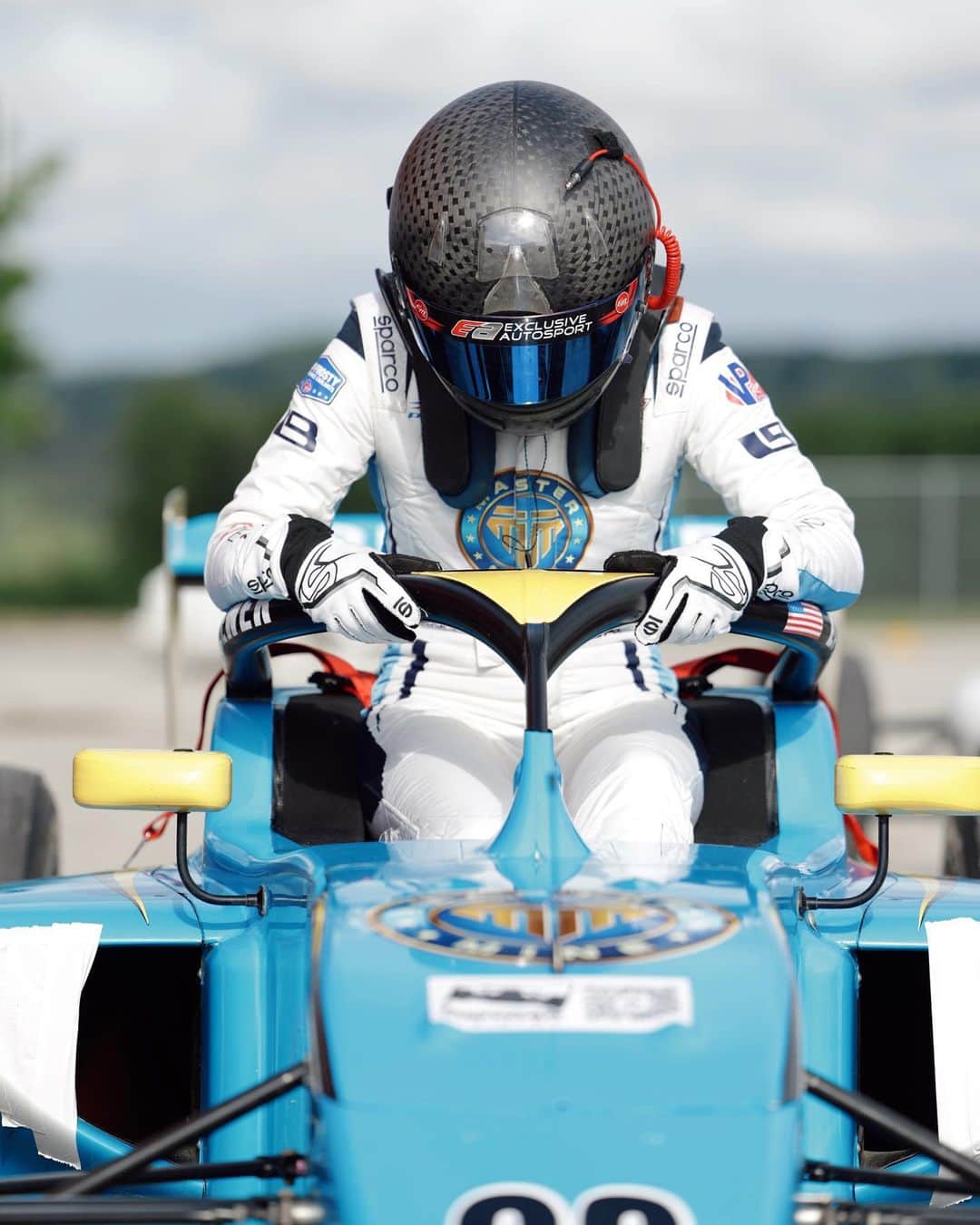 Lindsay Brewerのインスタグラム：「Bummed I won’t be at mid ohio this weekend due to unforeseen circumstances. But looking forward to my next race very soon! In the meantime, I’ll be pushing and focusing on my training🏁」