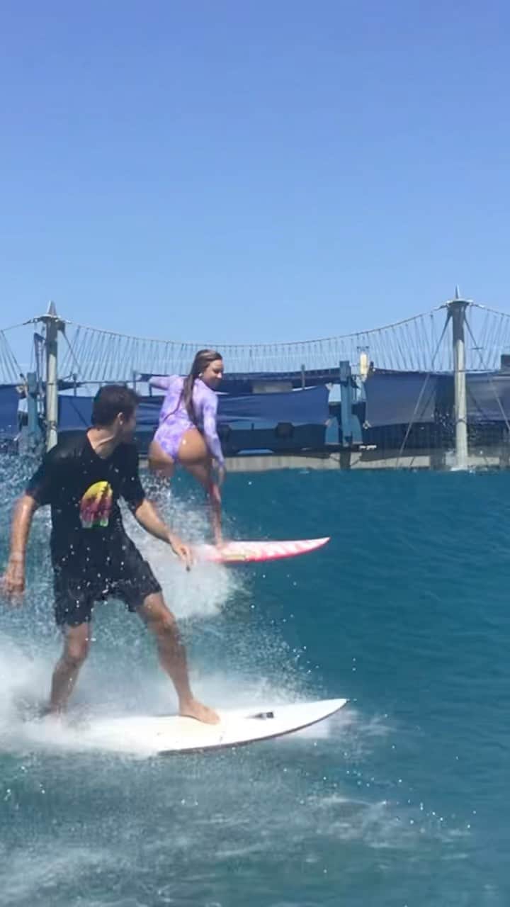ティア・ブランコのインスタグラム：「Party wave at @kswaveco w @brodyjenner 😜🥳」