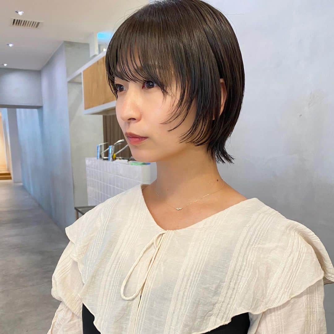 稲富菜穂のインスタグラム：「ちょっとウルフ💇‍♀️  #ショートウルフ #襟足育て中」