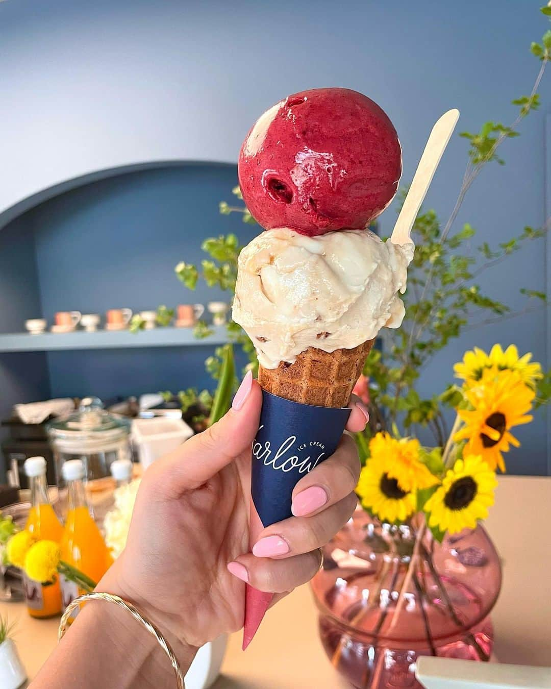 エリカ・セイラさんのインスタグラム写真 - (エリカ・セイラInstagram)「Vegan ice cream🤍 @harlow_icecream   Mixed berry and Coconut＆SoyMaple cookies🍓🥥🍪🍦  広尾に新しくできたアイスクリーム屋さん、ヴィーガンアイスクリームもあるよ😋 ヴィーガンワッフルコーンもある🤍  #harlowicecream   #vegan #veganicecream #ヴィーガン #ヴィーガンアイス #ヴィーガンスイーツ #インフルエンサー #モデル #veganfood #veganinjapan #アイスクリーム #アイス #ダイエット #ネイル #広尾 #プラントベース #plantbased #veganlife #ヘルシー#veganfoodshare #東京グルメ #東京カフェ #Hiroo #広尾グルメ #動物性不使用  #スイーツ好き #アイス部 #恵比寿 #恵比寿グルメ #フィットネス女子」6月30日 12時59分 - erica_sarah_