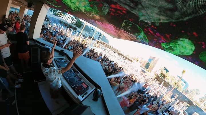 カスケイドのインスタグラム：「🎲LAS VEGAS🎲 see you at @wetrepublic  💦SAT. 07.02💦 Enjoy the🔥heat🔥 of the summer you bring the 🧴sunscreen 🎧I’ll spin my jams.」