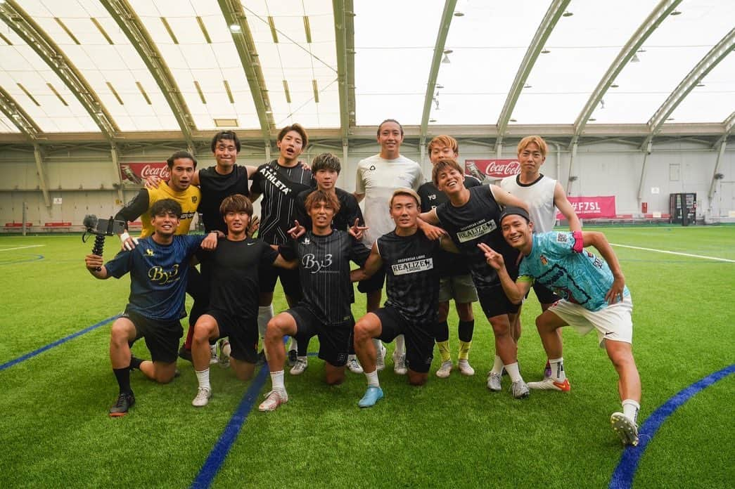 中村駿介のインスタグラム：「ソサイチざんまい。  とりあえず球蹴り最高だね⚽️  #人１」