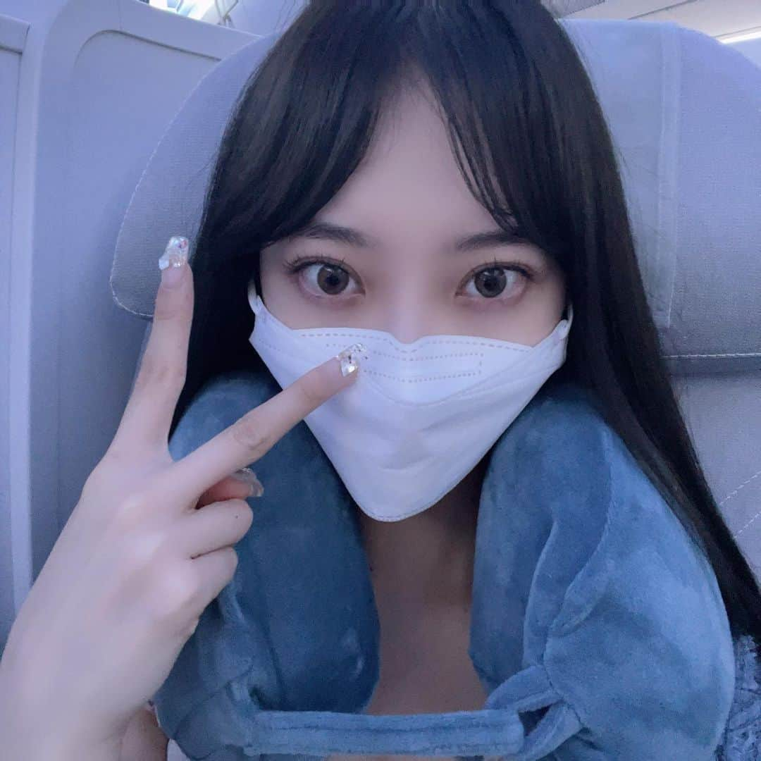 堀未央奈さんのインスタグラム写真 - (堀未央奈Instagram)「☁️✈︎  久しぶりの飛行機 緊張した…  航空会社によって食事や ドリンクメニュー、 内装が違うのが結構すき  みなさんは何航空がすきですか？  #フィンランド航空」6月30日 17時39分 - horimiona_official