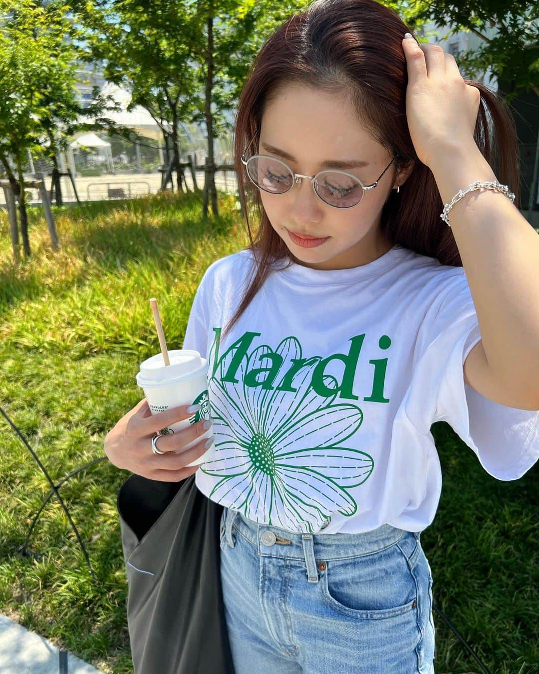 田尻恭香のインスタグラム：「毎日あついけど お気に入りTシャツ着て 今日もいい日でした＾＾  🌼 @mardi_mercredi_japan 💚  #マルディ#マルディメクルディ #プティマルディ #Mardi」