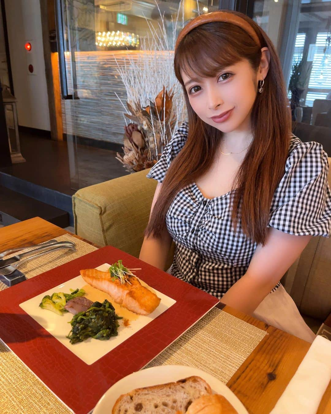 みのりのインスタグラム：「. . 中目黒でお洒落な店みつけて ミトとlunchしてきたっ❤️ 隠れ家みたいで知る人ぞ知る場所 って感じだった🤭❤️ . ミトってほんと先輩みたいな後輩です😭❤️ . . #中目黒　#lunch  #隠れ家  #カフェ #中目黒グルメ　#東京グルメ」