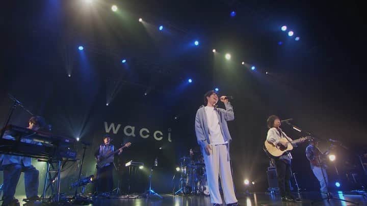 のインスタグラム：「wacci × 松下洸平 『恋だろ』 Live at EX THEATER ROPPONGI  SPコラボ映像 YouTube にて公開…!!  6月24日(金)「#wacci Live House Tour 2022 ~Reboot!~」東京公演にて  #松下洸平 さんがゲスト出演！  フジテレビ 木曜劇場「#やんごとなき一族」 挿入歌 『#恋だろ』を一夜限りのSPコラボ！ その様子をwacci official YouTubeチャンネルにて公開！  ▼LIVE 映像 youtu.be/eXgcdQ3YUII」