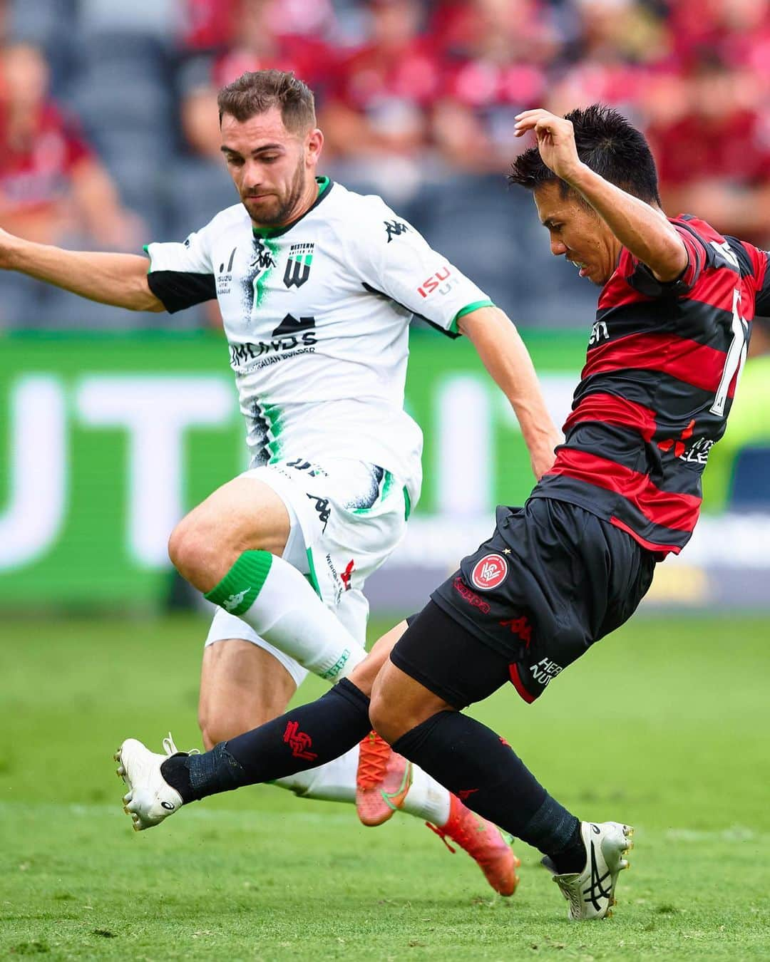 小川慶治朗のインスタグラム：「• I would like to say thank you to all @wswanderersfc Fans,Members and Players. End of the road together but always present on my heart. I'm wishing everyone the very best for the future. Thank you❤️🖤  ありがとうございました❤️🖤」