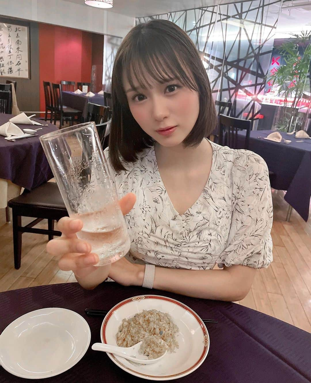 小倉七海のインスタグラム：「ひとくち飲む…？ （ほぼ入ってない笑） . . . #小倉七海 #ぐらたん」