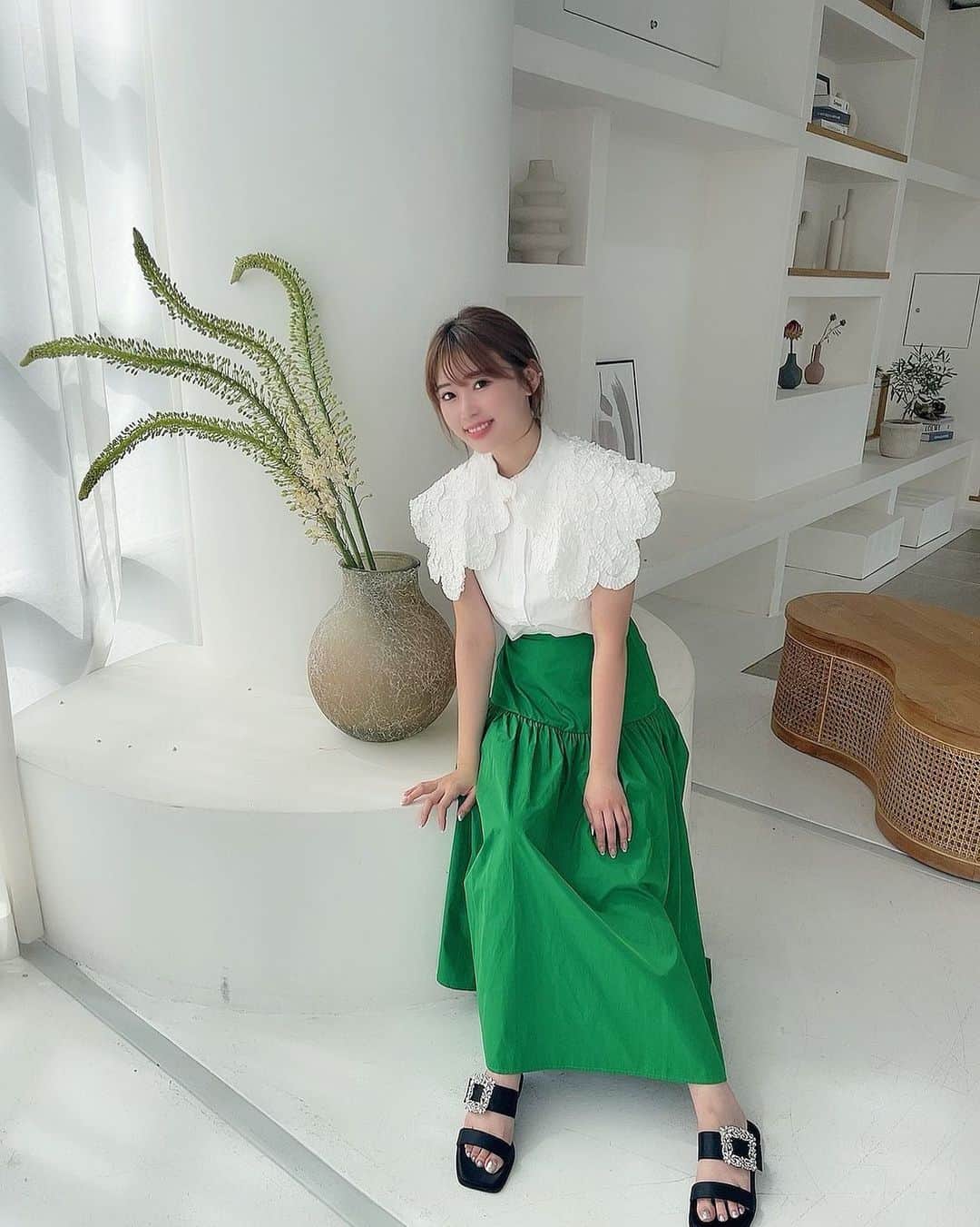 藤川沙弥のインスタグラム：「🐢💚  毎日暑すぎて☀️💦 何を着たら良いんでしょう😅w お洋服タグ付けしてます🏷  先日マツエクのメンテナンスへ🪄 @teenkarbel でお任せ♥︎ 綺麗になってメイクが楽チン👀 コンタクトは @onlinecontact で chu's meのマロンラテを♥︎ 付け心地良くて気に入りました⸜👍🏻⸝‍」