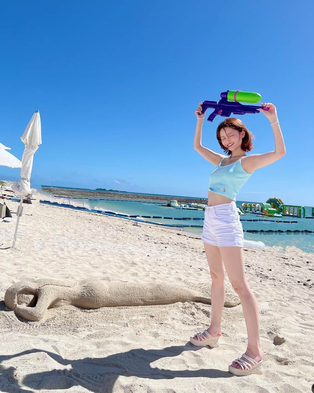 吉田恵美さんのインスタグラム写真 - (吉田恵美Instagram)「眩しすぎて目開かなかった🤣  初めての水上アスレチックはきつすぎて海に落ちまくりました🏖  #美らsunビーチ」6月30日 20時40分 - _yoshida_megumi