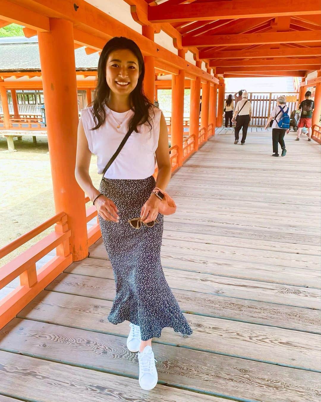 三橋亜記のインスタグラム：「. 𝖿𝖺𝗏𝗈𝗋𝗂𝗍𝖾 𝗉𝗅𝖺𝖼𝖾 🦌⛩🍁🌈🌈💕💕  ３年ぶり？に宮島へ🚢お腹いっぱいすぎて、大好きな揚げもみじ食べれなかったのだけが心残り🥹💭💭」