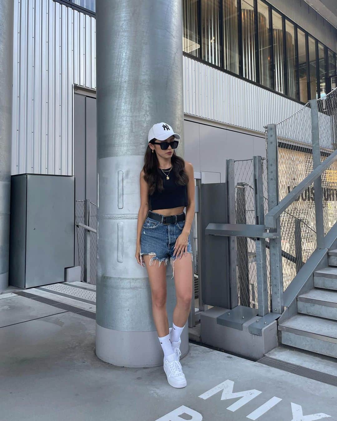 MIWAのインスタグラム：「✌🏽🖤  ㅤㅤㅤㅤㅤㅤㅤㅤㅤㅤㅤㅤㅤ 毎日天気良くて最高◎ 洗濯物が喜んでる😬♪ ㅤㅤㅤㅤㅤㅤㅤㅤㅤㅤㅤㅤㅤ 6月ラスト！ 明日から7月😎🌈 ㅤㅤㅤㅤㅤㅤㅤㅤㅤㅤㅤㅤㅤ #ootd#fashion#outfit#cap #海外ファッション#キャップ #キャップコーデ#NIKE#エアフォース1  #shein#zara#夏服コーデ#ナイキスニーカー」