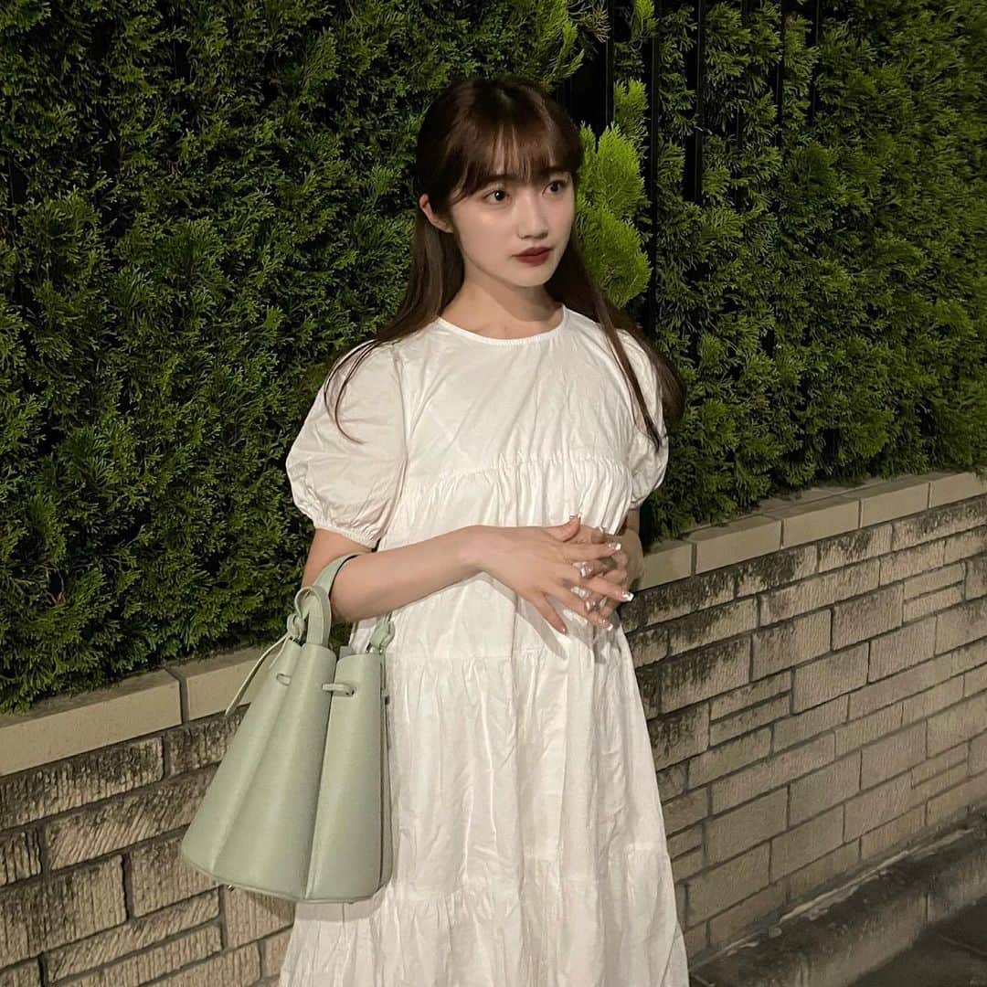 河﨑莉奈のインスタグラム：「久しぶりのガーリー私服🍧 タグ付けしたよ🍈🍴  最近髪の毛の調子がいいです🫧🎀  トリートメントのおかげ🧴@asahi.akamee   いつもありがとうございます🤍」