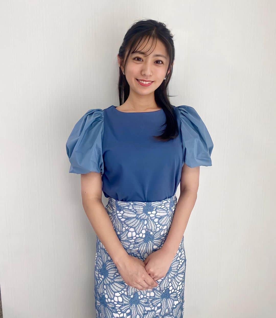 のインスタグラム：「👗 . #東京インフォメーション #衣装 今週もあと1日⭐️頑張りましょう🫡」