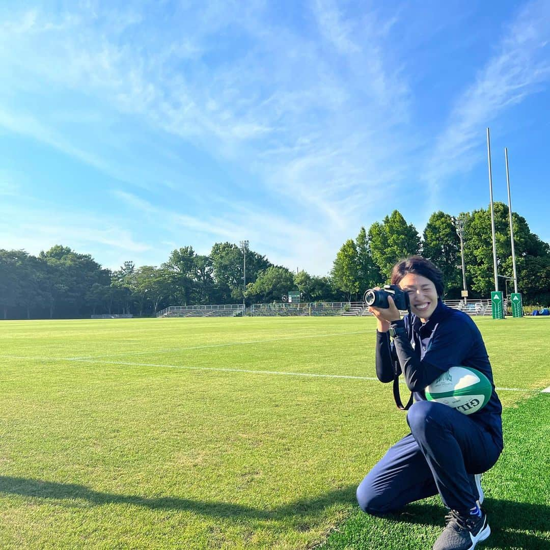 峯村沙紀のインスタグラム：「🏉ご挨拶🚀 ・ ・ 先月、NECグリーンロケッツ東葛 公式HPなどでリリースがありましたが、2年間お世話になったNECグリーンロケッツ東葛を退団いたしました。  改めて、2年間私やチームに関わってくださった全ての皆様、応援してくださったファンの皆様、本当にありがとうございました。  バレーボールしかしてこなかった私を受け入れてくださったチーム関係者はじめ、ラグビー界の皆様、ファンの皆様、社員の皆様、本当にありがとうございました。 沢山お伝えしたいことがありますが、6/30をもって #NECグリーンロケッツ東葛 SNS関係はほぼ、終了となります。  そして、次は #NECレッドロケッツ 広報・プロモーション担当として活動いたします🏐🚀 変わらずスポーツ業界に携われることに感謝し、スポーツの力で世界中に笑顔が溢れ、健康で豊かな生活を送れるような活動を行っていきたいと思います‼️ 個別でも、チャレンジしているバレーボール指導者としての道や、趣味のヨガなどを通してこれからいろいろなことを学んで進んでいきたいと思います。  引き続き、よろしくお願いいたします😇  #NECグリーンロケッツ東葛 #NECレッドロケッツ #NECロケッツ #スポーツ #sports #rugby #ラグビー #volleyball #バレーボール #千葉県 #東葛 #神奈川県 #川崎市 #大田区  #感謝」