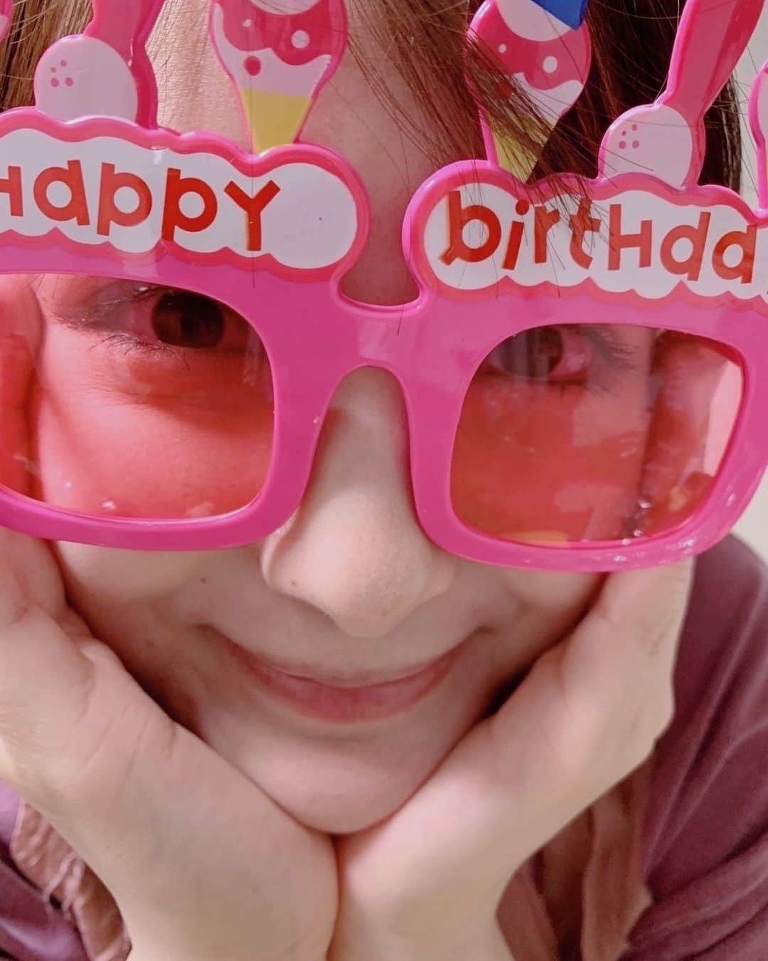 葵わかなのインスタグラム：「昨日、24歳になりました！  今年は暑い暑い日でしたね☀️ お誕生日は雨のことが多いけど…  いつもありがとうございます。 感謝を忘れずに、小さな幸せと積み重ねを大切に。 そして、笑顔で健康に！  楽しい歳にします🐯  まずは「パンドラの鐘」大阪公演、やり切ります💪」