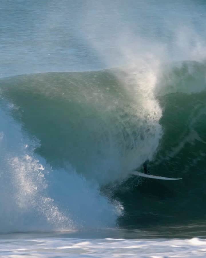 キャロライン・マークスのインスタグラム：「Excited to be releasing a little edit  from my recent boat trip to the mentawais with @redbullsurfing , some stuff around home as well as Waco, Texas. Edit will be live on my YouTube channel tomorrow 9am PST. Hope you guys like it 💃 🕺🎉☺️」