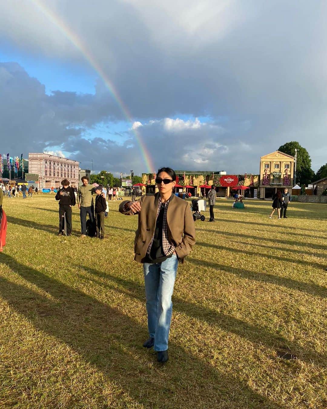 松田翔太さんのインスタグラム写真 - (松田翔太Instagram)「Rainbow over the rainbow stage  ❤️‍🔥🌈 @kittylivmusic  @kittydaisyandlewis」7月1日 7時35分 - shota_matsuda