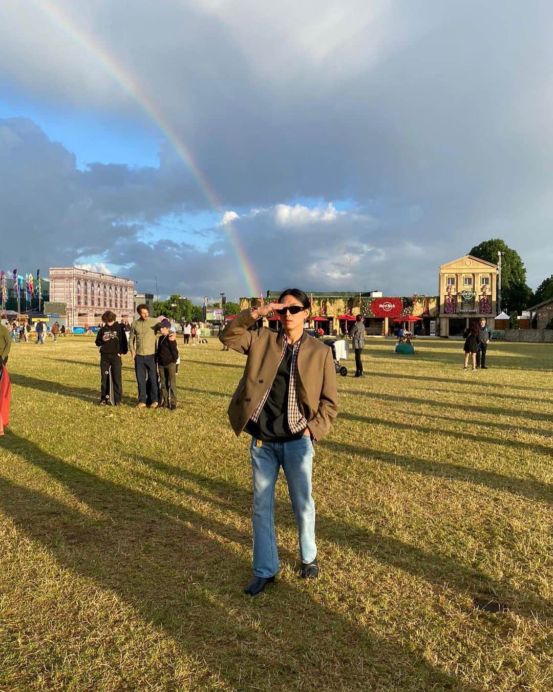 松田翔太さんのインスタグラム写真 - (松田翔太Instagram)「Rainbow over the rainbow stage  ❤️‍🔥🌈 @kittylivmusic  @kittydaisyandlewis」7月1日 7時35分 - shota_matsuda