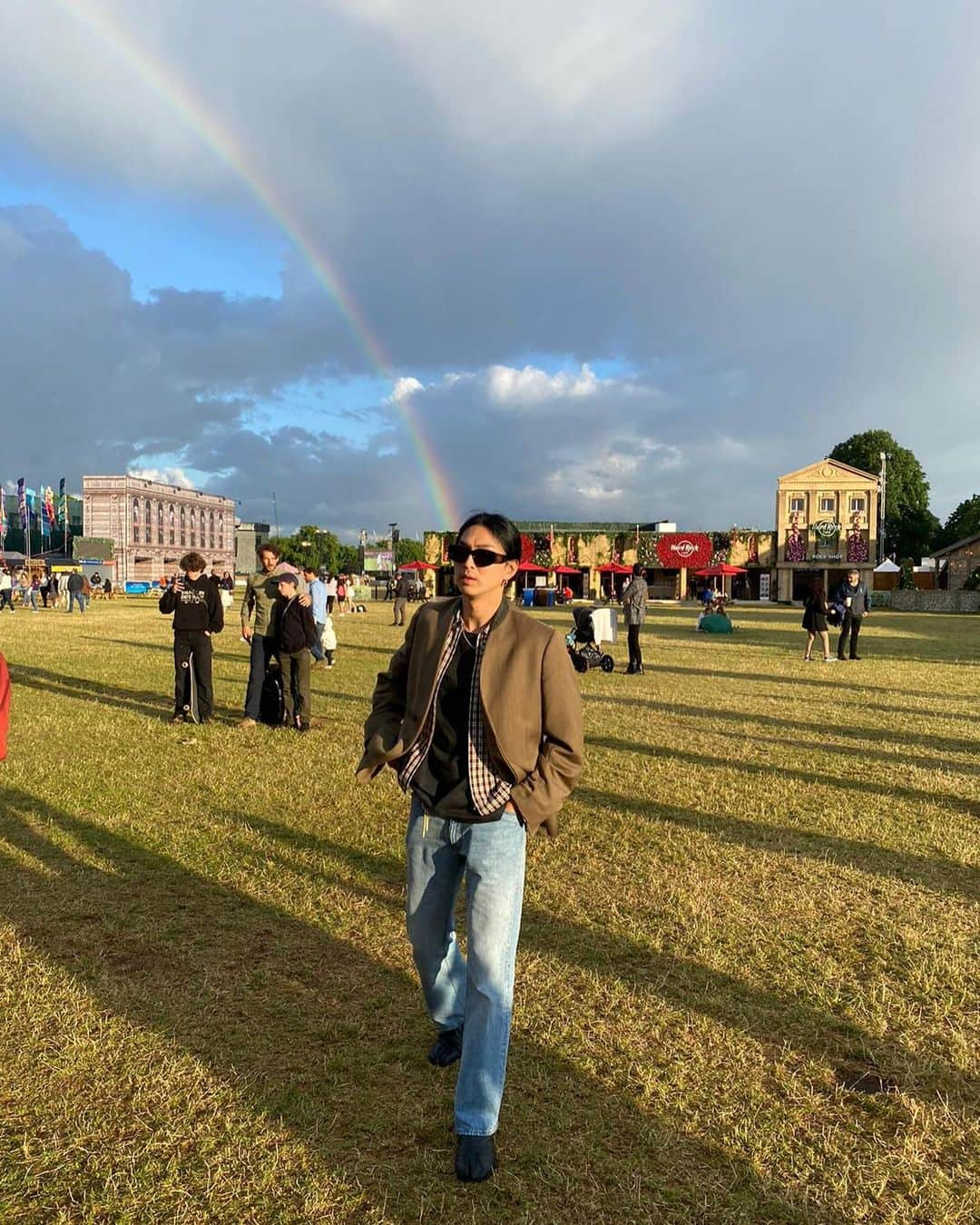 松田翔太さんのインスタグラム写真 - (松田翔太Instagram)「Rainbow over the rainbow stage  ❤️‍🔥🌈 @kittylivmusic  @kittydaisyandlewis」7月1日 7時35分 - shota_matsuda