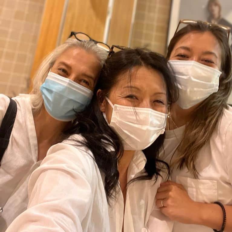 のインスタグラム：「@mikachilds & @losangeletta  と一緒に楽しい🤳銀座ぶら💃🏼💃🏼💃🏼Super fun browsing the Ginza💃🏼💃🏼💃🏼together with @mikachilds & @losangeletta 🌟☀️  🕊Peace & Kindness, may all your dreams come true🕊  #女子会 #銀座 #ilovetokyo #ilovejapan #夏2022 #summer2022」