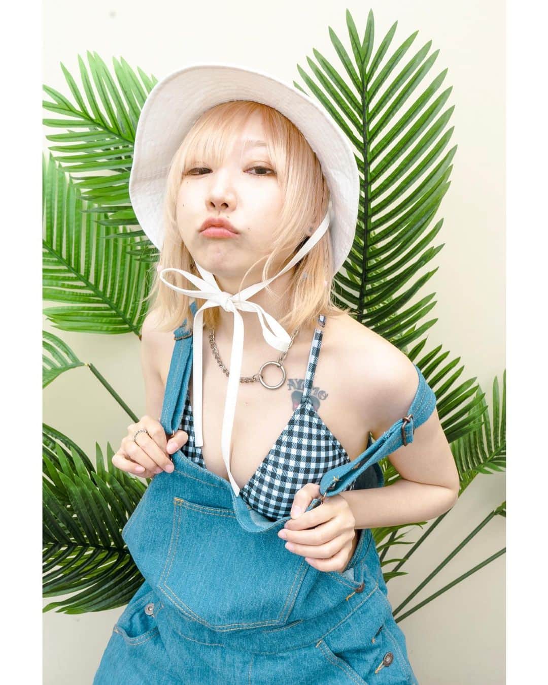 板橋よしえのインスタグラム：「. 𝗵𝗼𝗻𝗲𝘆 𝗯𝘂𝗻𝗻𝘆 𝗖𝗮𝗻𝗱𝘆 𝗧𝗶𝗺𝗲 𝗔𝗬𝗔𝗠𝗢 𝗶𝗻 𝘁𝗵𝗲 𝗽𝗼𝗼𝗹 𝘀𝗶𝗱𝗲 ・・・・・・・・・・・・・・・・・・・・・・・・・ @ayamooooooooo」