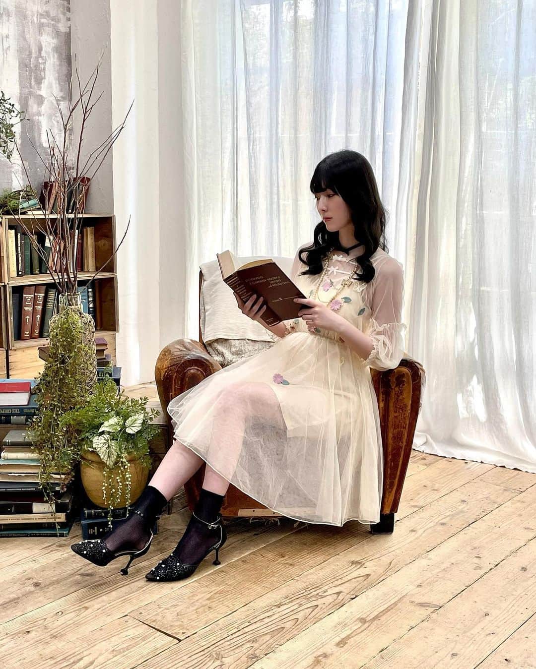 日下部美愛のインスタグラム：「⁡朗読劇ジェントルブラックサンタクロース2「あの夏の追憶」 ⁡ビジュアル撮影のオフショットです❕ ⁡まだ載せてない写真があったので載せちゃいます ⁡ ⁡いよいよ7月ですね！！！ ⁡7月は遂に朗読劇がありますね、楽しみすぎる！！ ⁡チケット一般発売がされてます、まだ間に合うので絶対観に来てほしいよ〜😭 ⁡もし来られない方もチェキやグッズ等、ゲットできるからそちらで応援してくれたら嬉しいです ߹𖥦߹ ⁡ ⁡7/5まで、私服チェキが販売中です！ ⁡チェキ普段やらないのでこの機会にゲットしてください🎶 ⁡ ⁡. ⁡. ⁡.  #cosplay #cosplaygirl #japanesegirl #コスプレ #コスプレイヤー #アイドル #黒髪 #黒髪ロング  #動漫 #粉我 #角色扮演 扮演 #时装 #时装模特 #自拍 #animegirl #instagood #followforfollowback #japan  #idol #followme  ⁡」