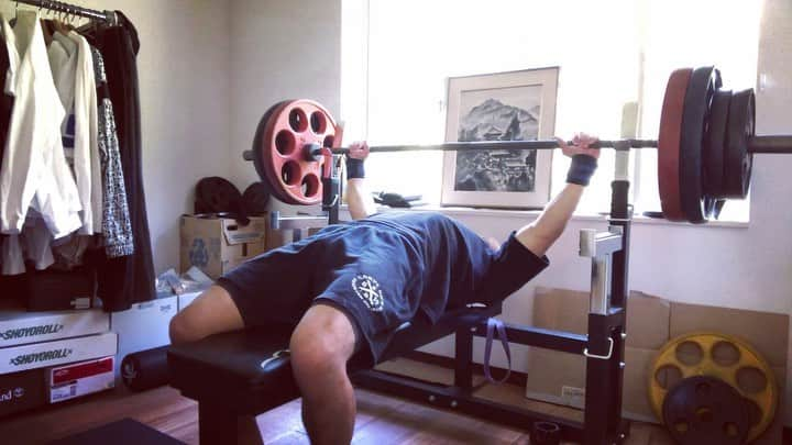 岩﨑正寛のインスタグラム：「Bench Press 150kg  毎日の日課。 どこまで重量を伸ばせるのか。 今はその研究にハマっている。」